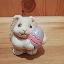 Mini mini coniglio di pezza con uovo di Pasqua
